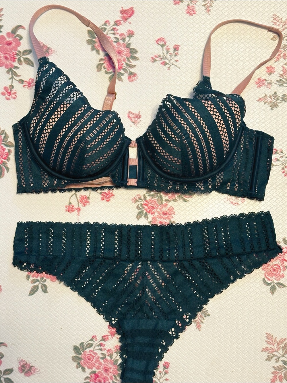 Victoria's Secret Green Lace Bra and Thong Set